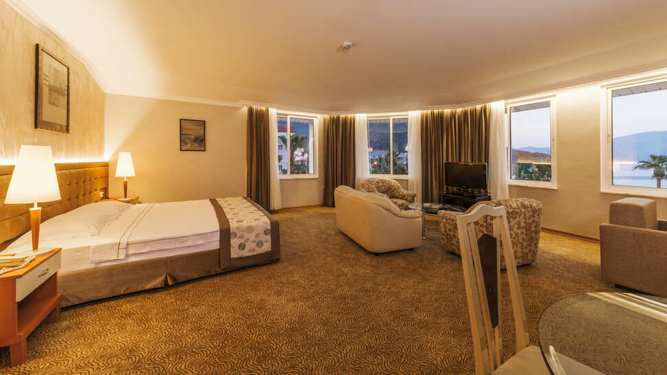 L'Etoile Beach Hotel image 2