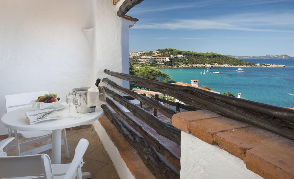 Zeezicht vanaf het balkon — Hotel La Bisaccia