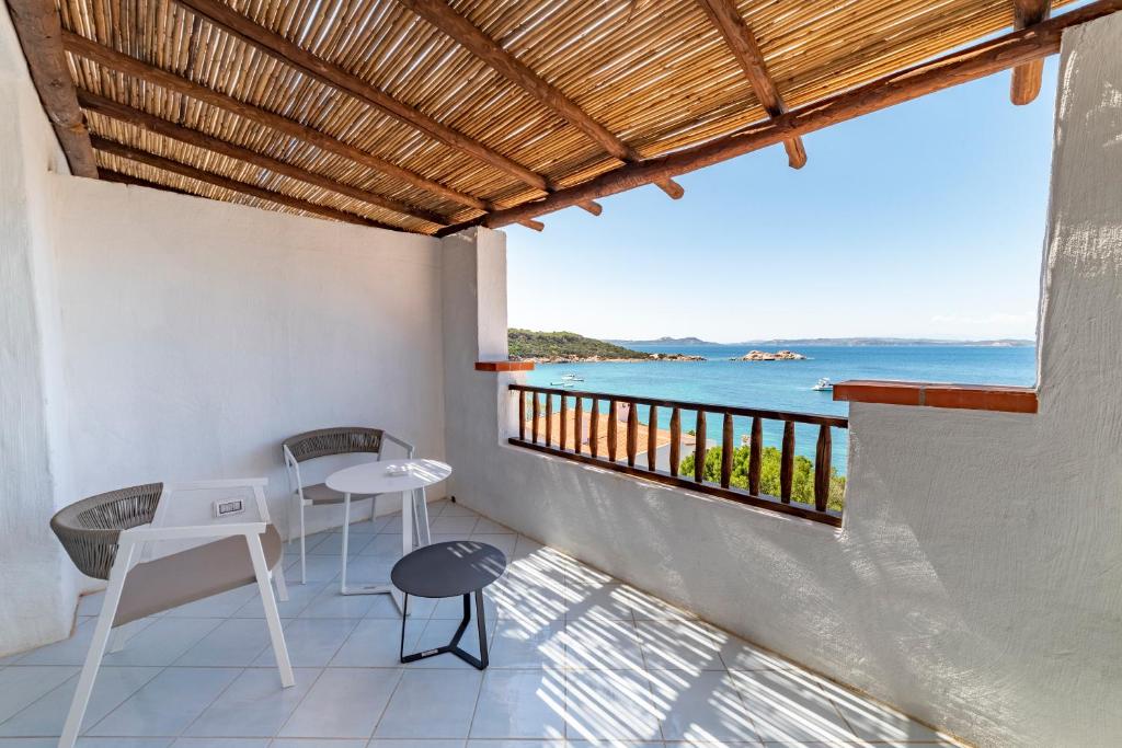 Zeezicht vanaf het balkon — Hotel La Bisaccia