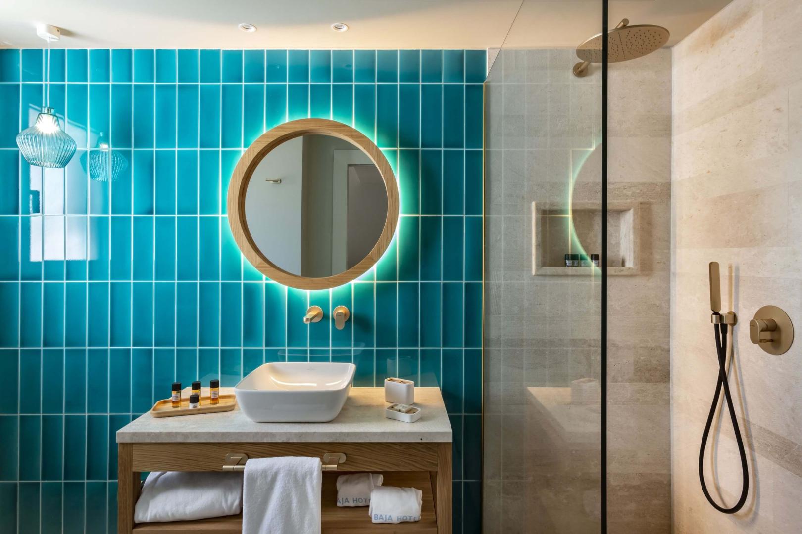 Badkamer met ligbad — Hotel La Bisaccia