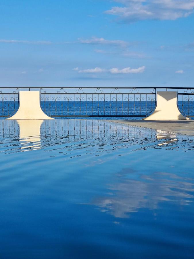 een brug over een waterlichaam bij Delta Hotels by Marriott Giardini Naxos in Giardini Naxos