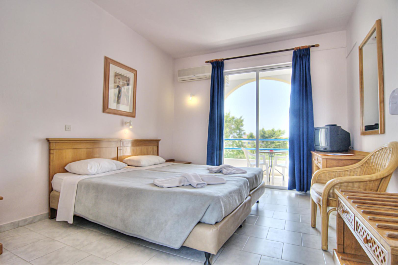 Lardos Bay Hotel image 1