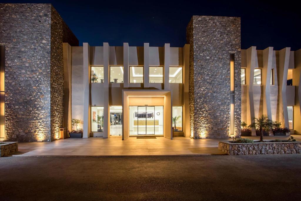 Lardos Bay Hotel image 3