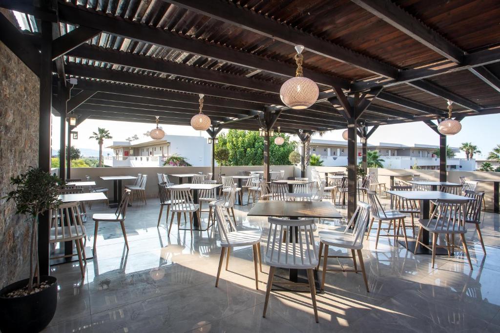 Lardos Bay Hotel image 2