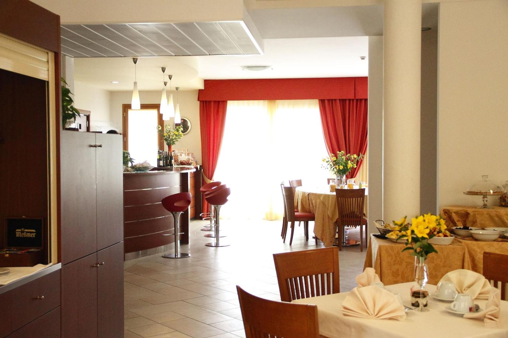 Hotel Canova image 1