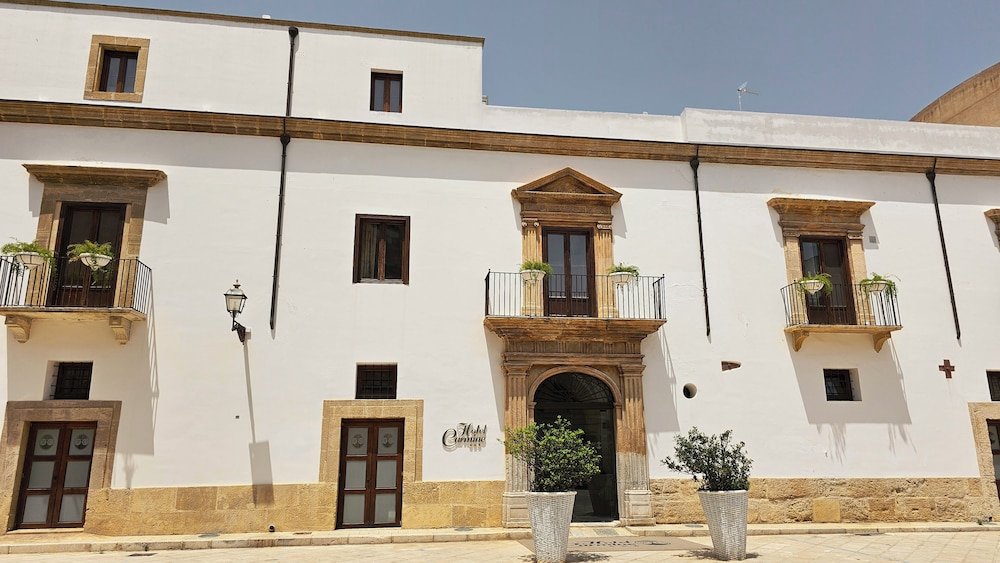 Hotel Carmine image 1