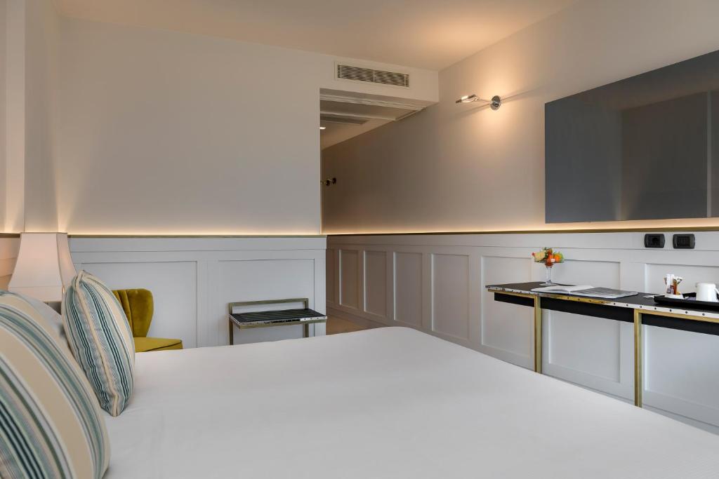 Savoia Hotel Rimini image 1