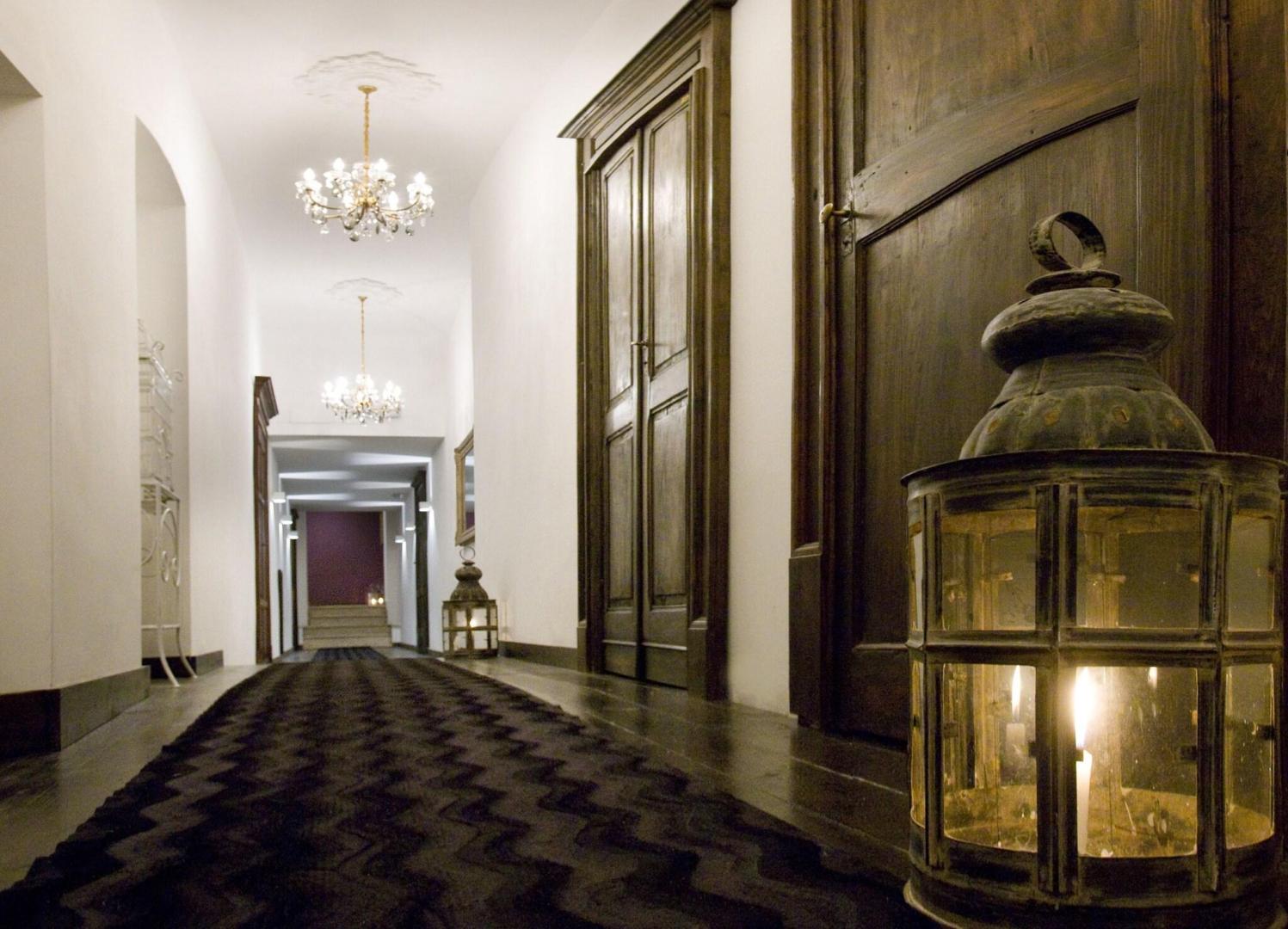 Luxe entreehal — Miramare Cagliari Hotel Museo