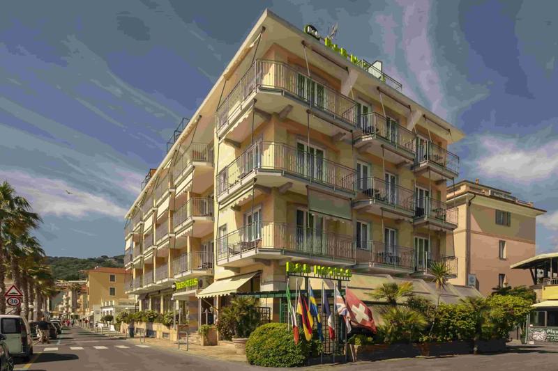 B&B HOTEL Diano Marina Palace foto 2