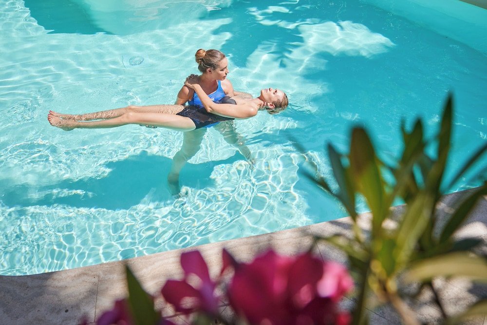 Buitenzwembad met ligbedden — Forte Village - Hotel Le Palme