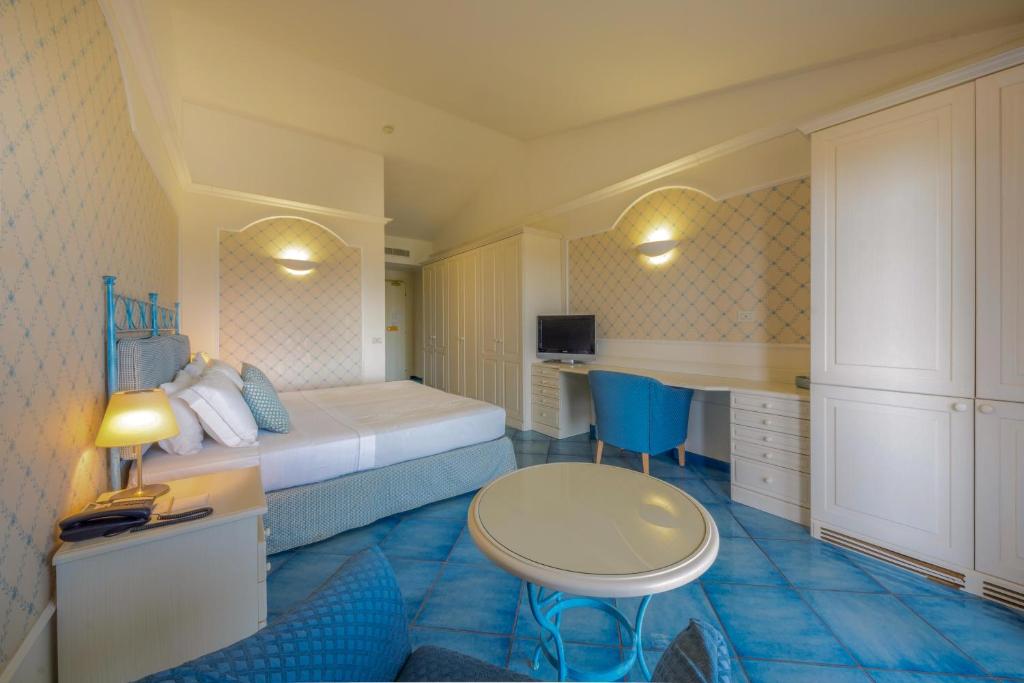 Suite met zithoek — Hotel Santa Gilla