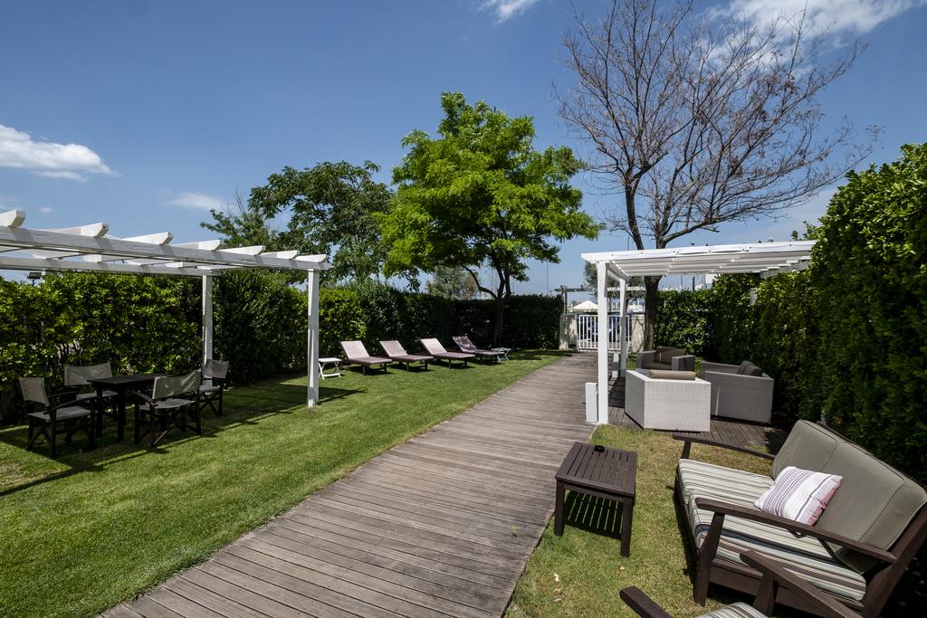 Le Rose Suite Hotel image 2
