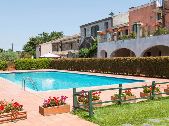 Etna Hotel.