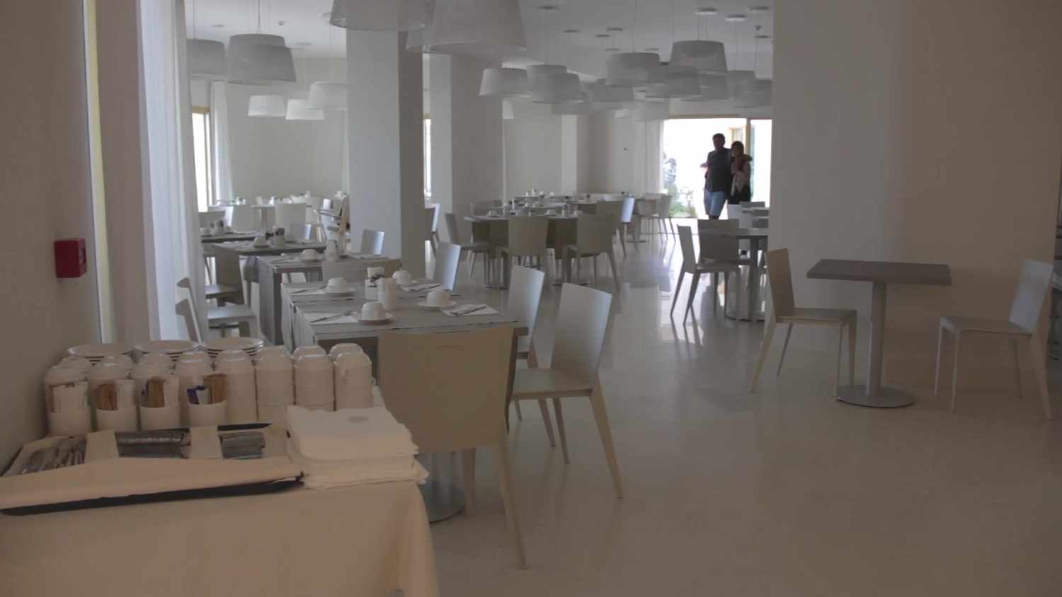 Restaurant met gedekte tafels — Cala Cuncheddi