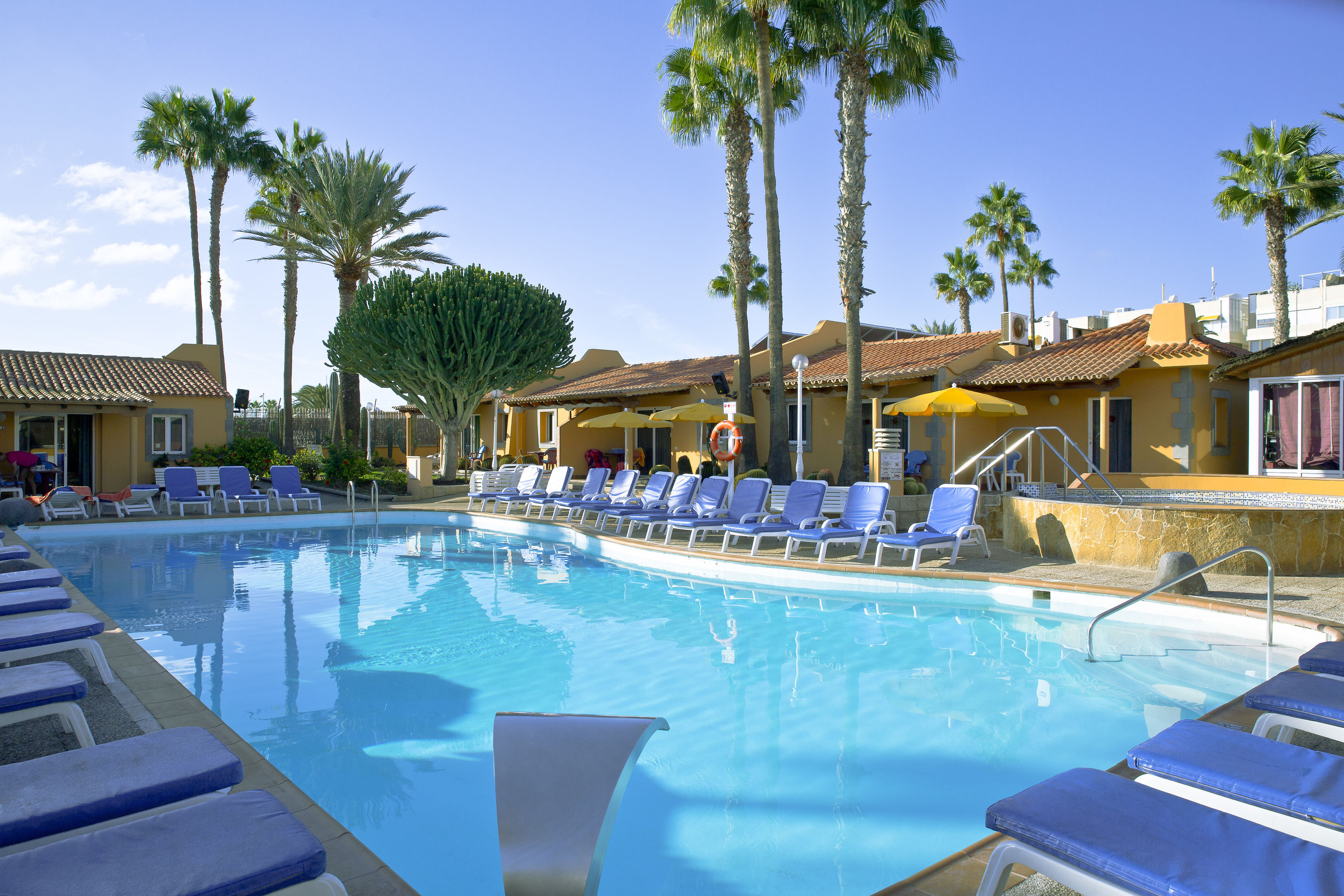 Los Almendros Gays Exclusive Vacation Club