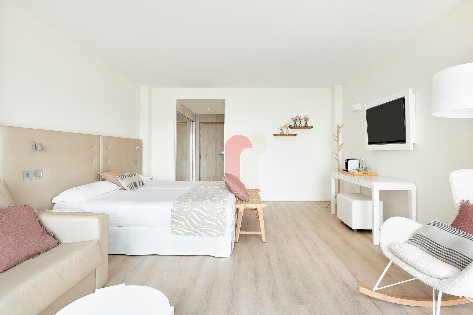 Iberostar Waves Cala Millor image 1