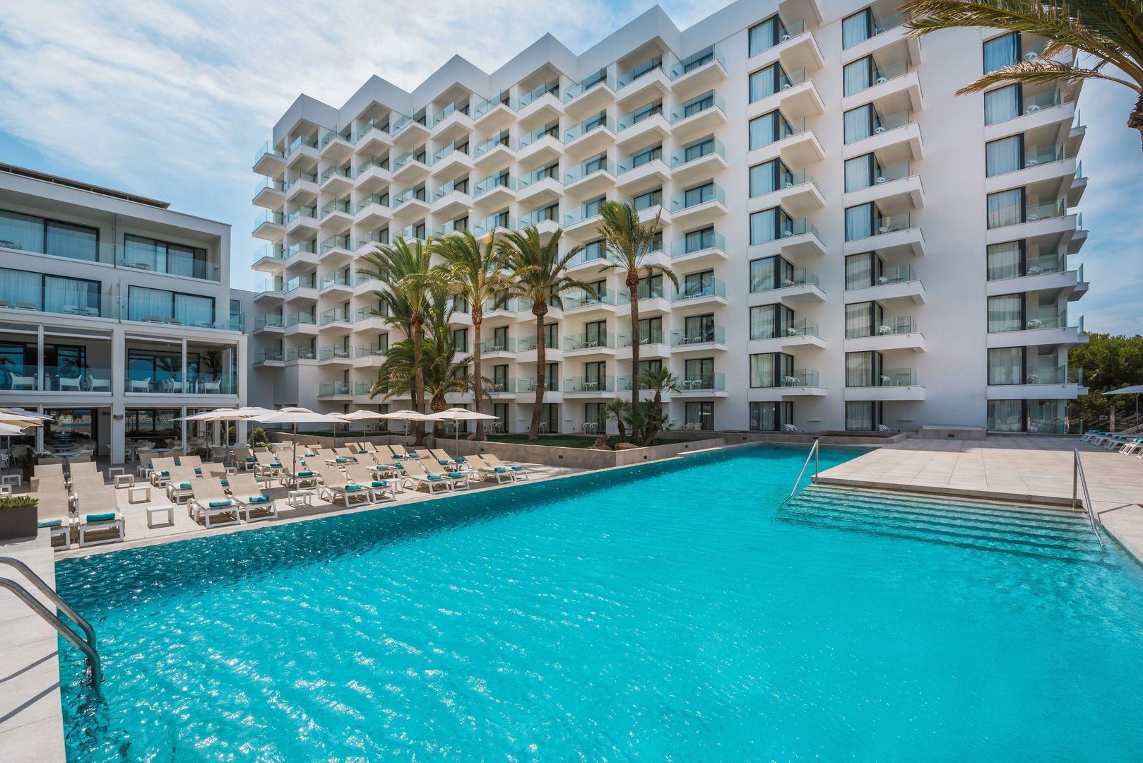 Iberostar Waves Cala Millor image 0