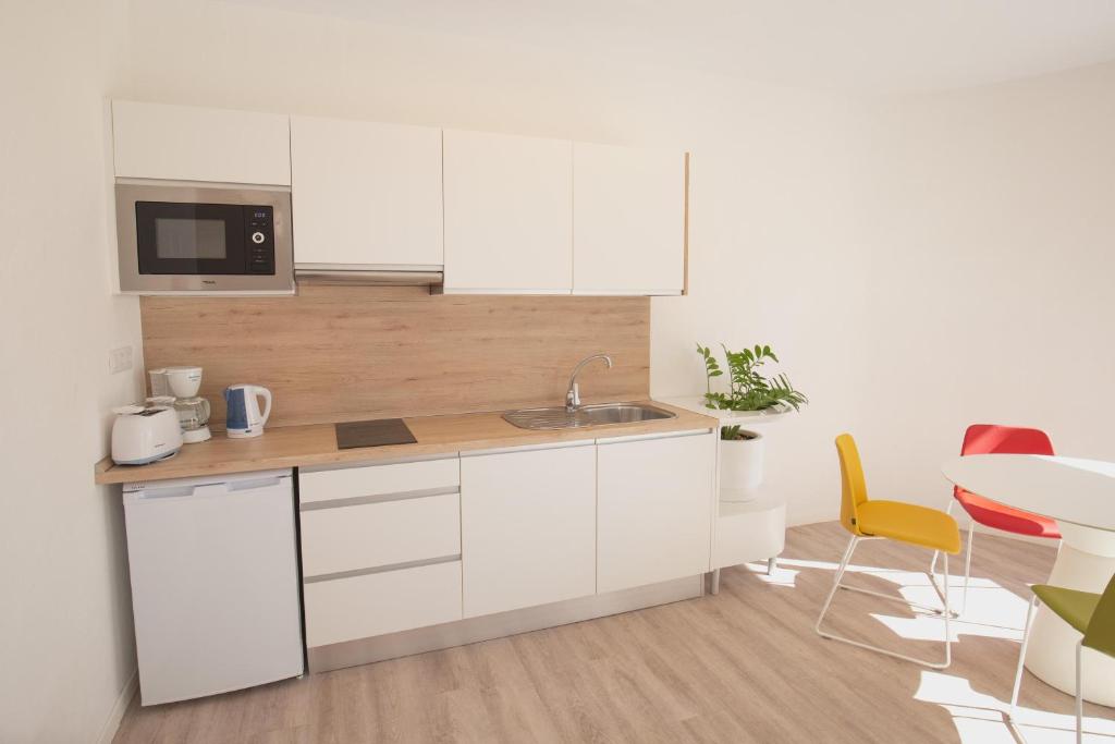 R2 Maryvent Beach Apartment image 3