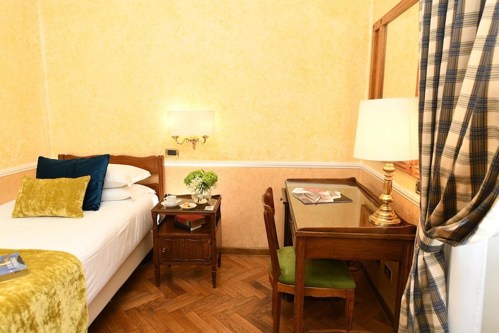 Bettoja Hotel Massimo D'Azeglio image 2