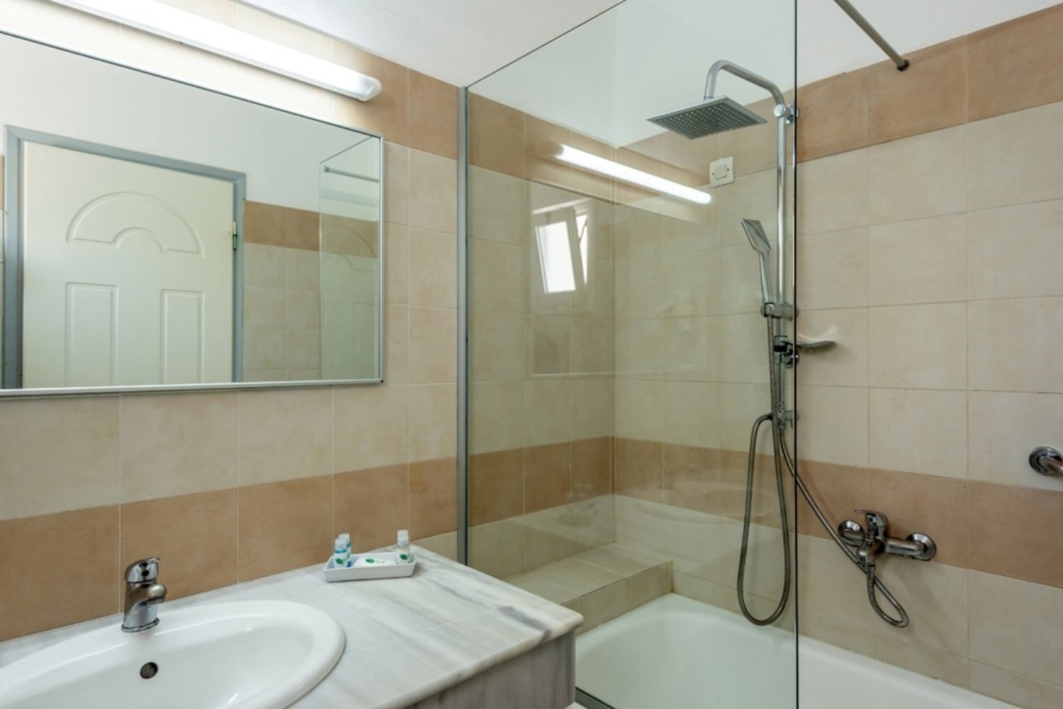 Mediterraneo Hotel image 3