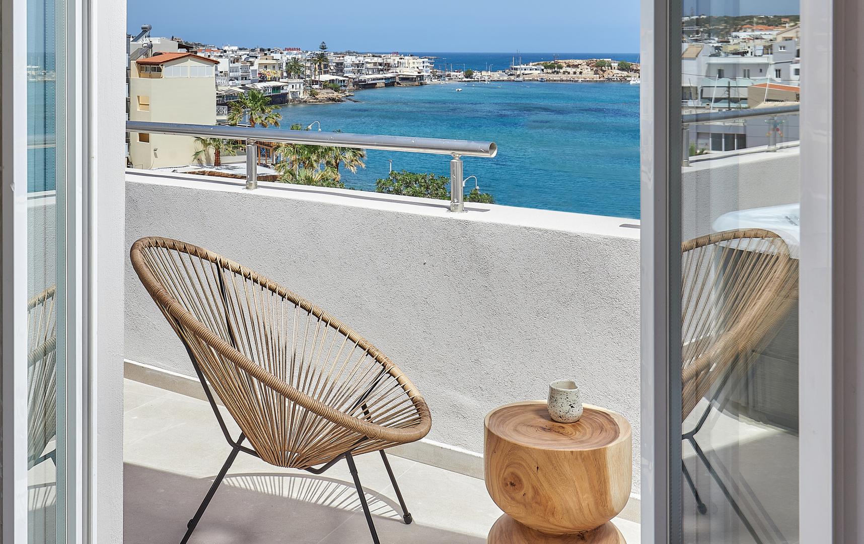 Zeezicht vanaf het balkon — Lotus Rise Hotel