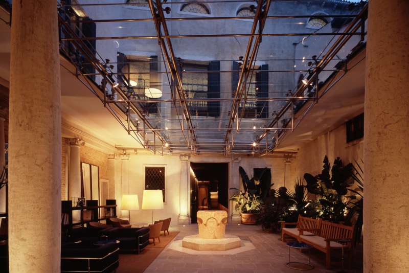 Hotel Monaco & Grand Canal image 2