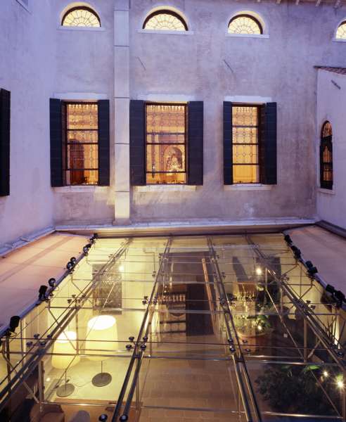 Hotel Monaco & Grand Canal image 1