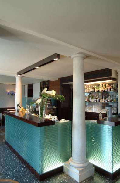 Hotel Monaco & Grand Canal image 0