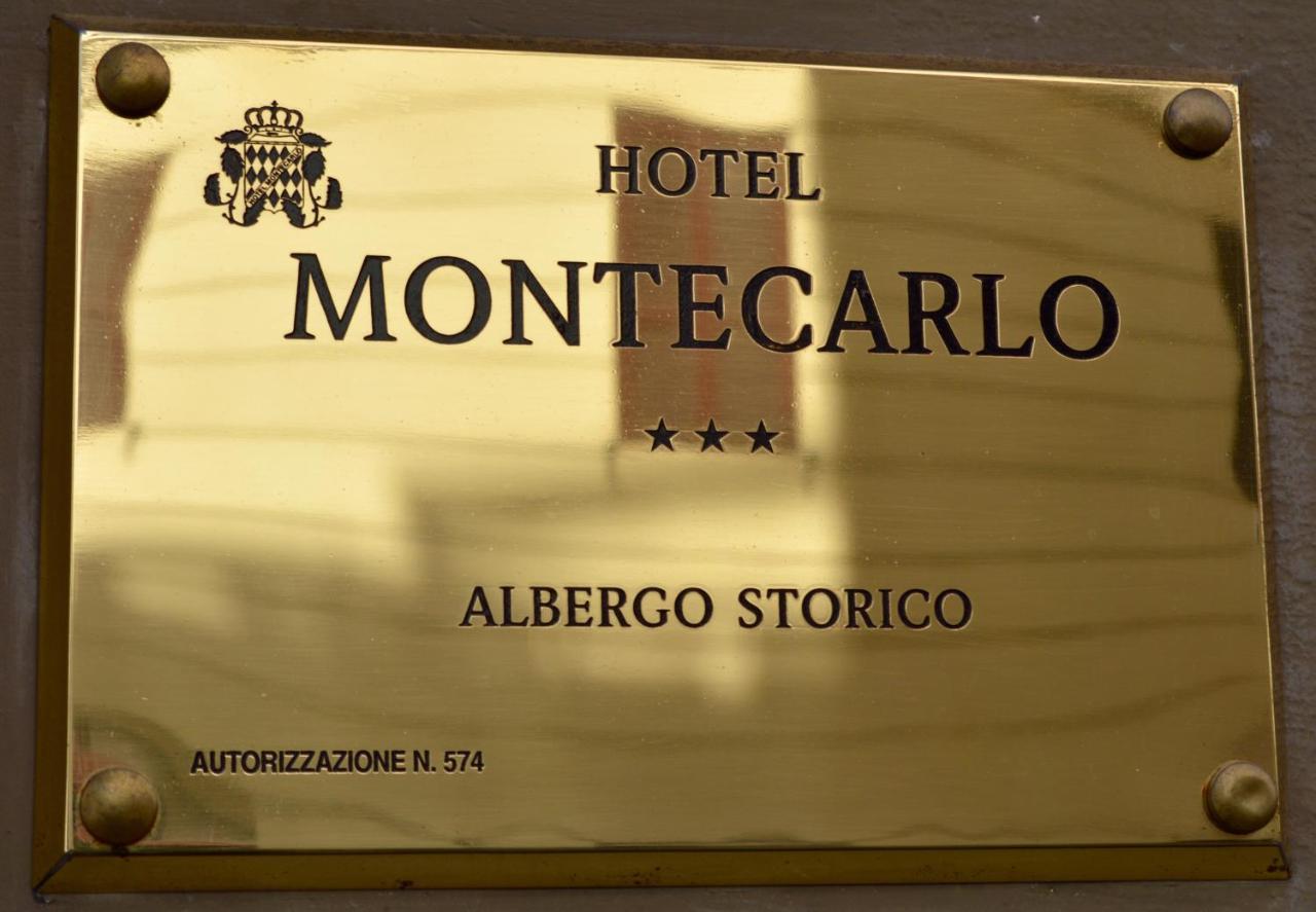 een bord voor een hotel in Montecarco bij Hotel Montecarlo in Rome