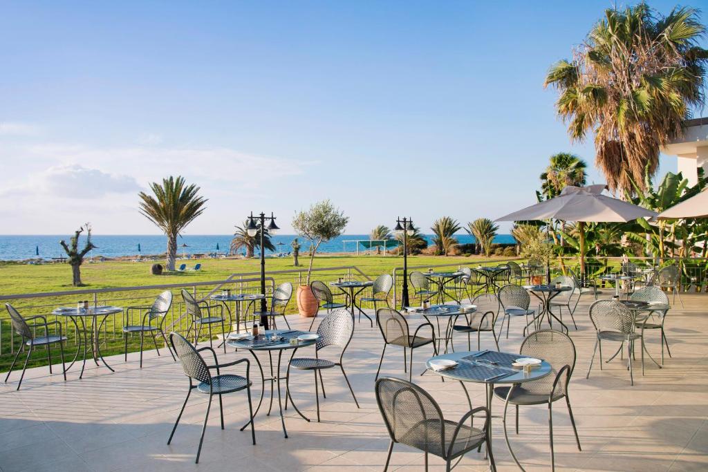 Natura Beach Hotel & Villas image 2