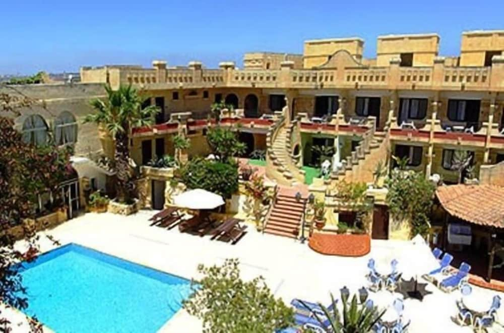 Cornucopia Hotel image 2