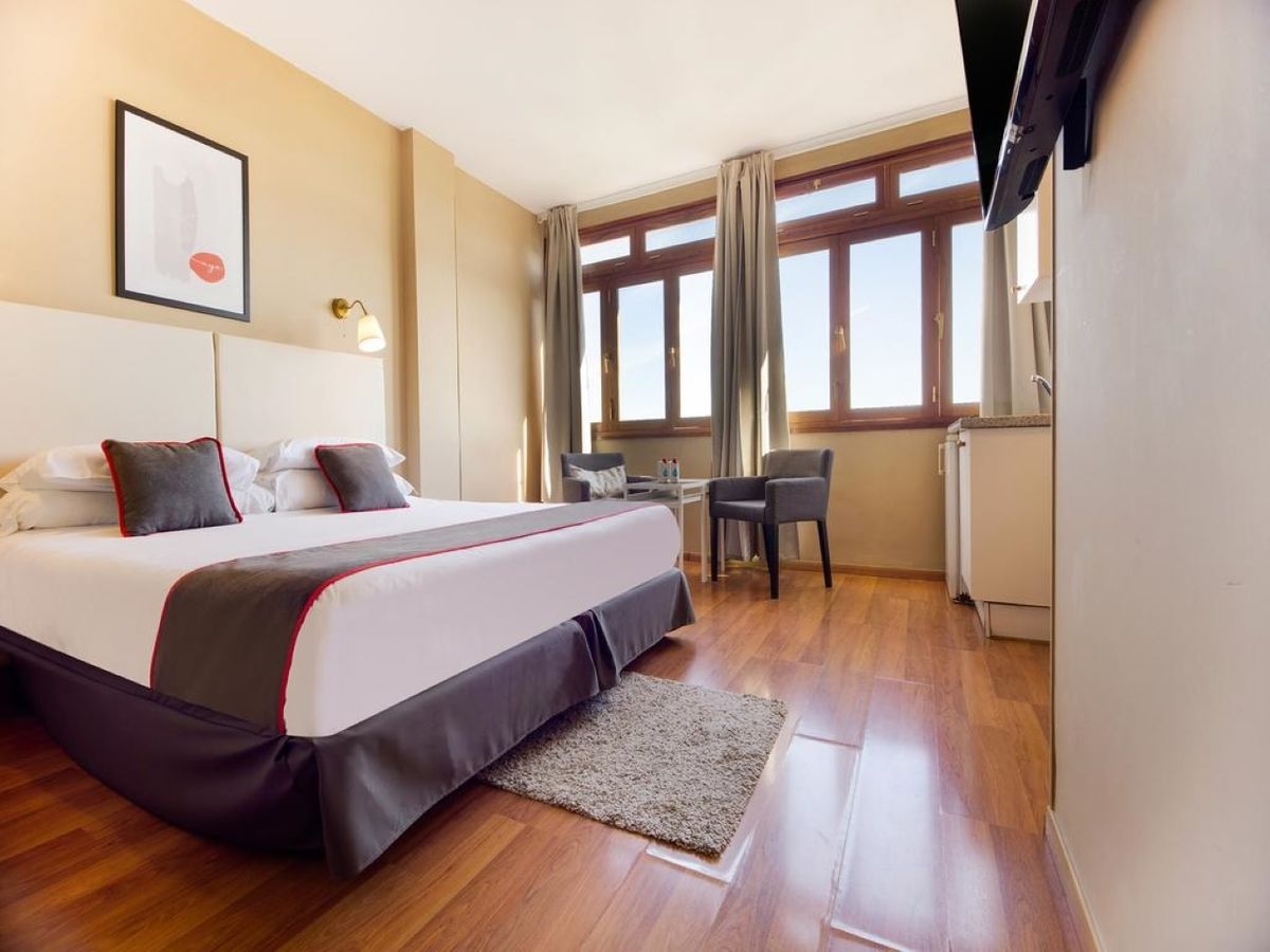 Apartamentos Miami image 0