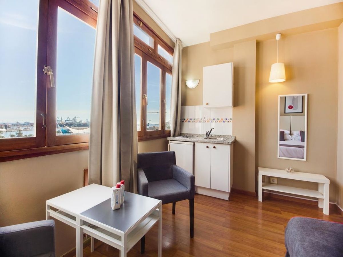 Apartamentos Miami image 1