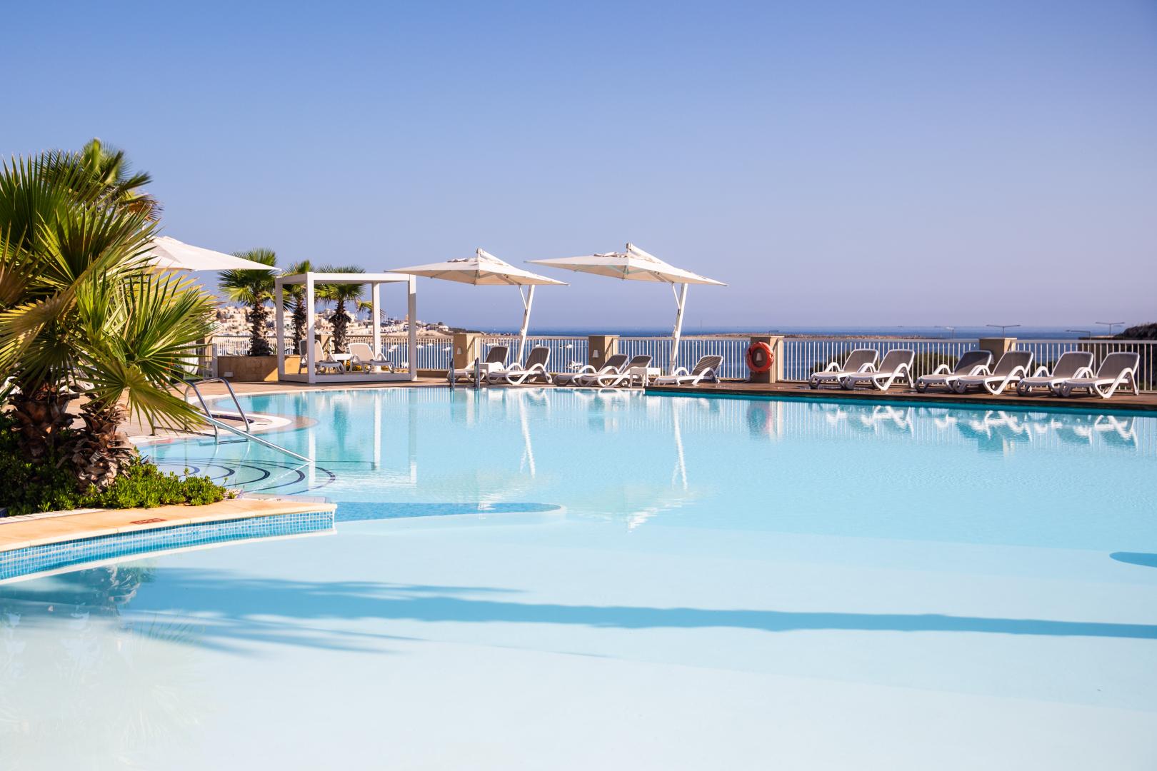 Infinity-zwembad met zeezicht — Salini Resort