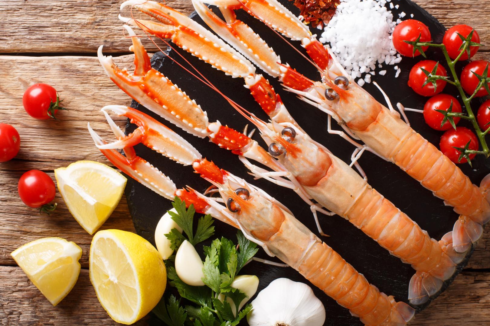Buffet met diverse gerechten — Lu' Hotel Porto Pino