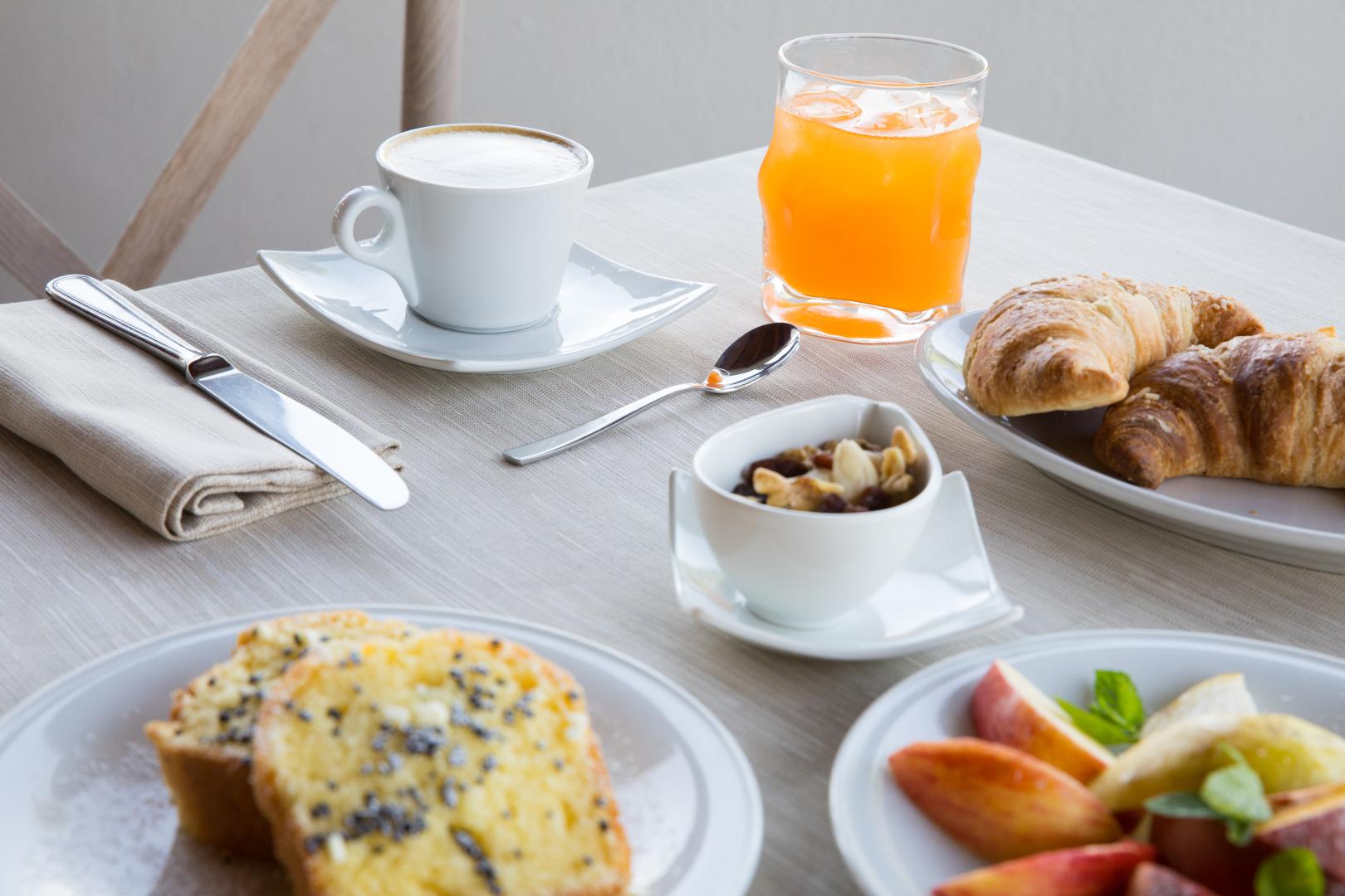 Ontbijtbuffet — Lu' Hotel Porto Pino