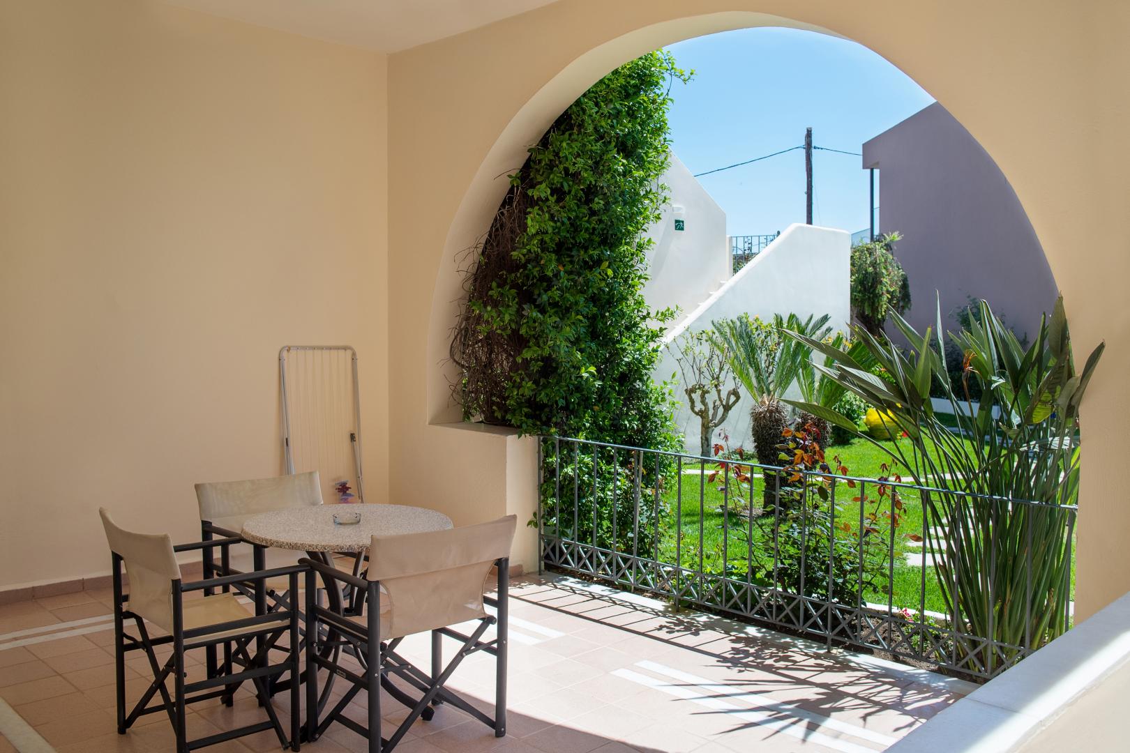 Binnenplaats — Papadakis Apartments