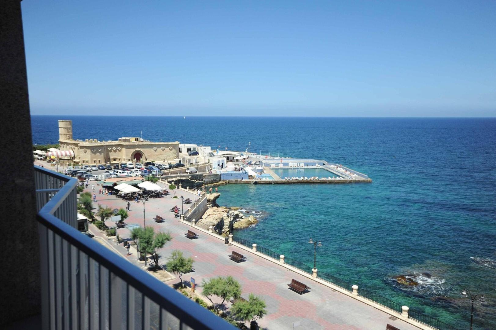 Zeezicht vanaf het balkon — Sliema Chalet Hotel