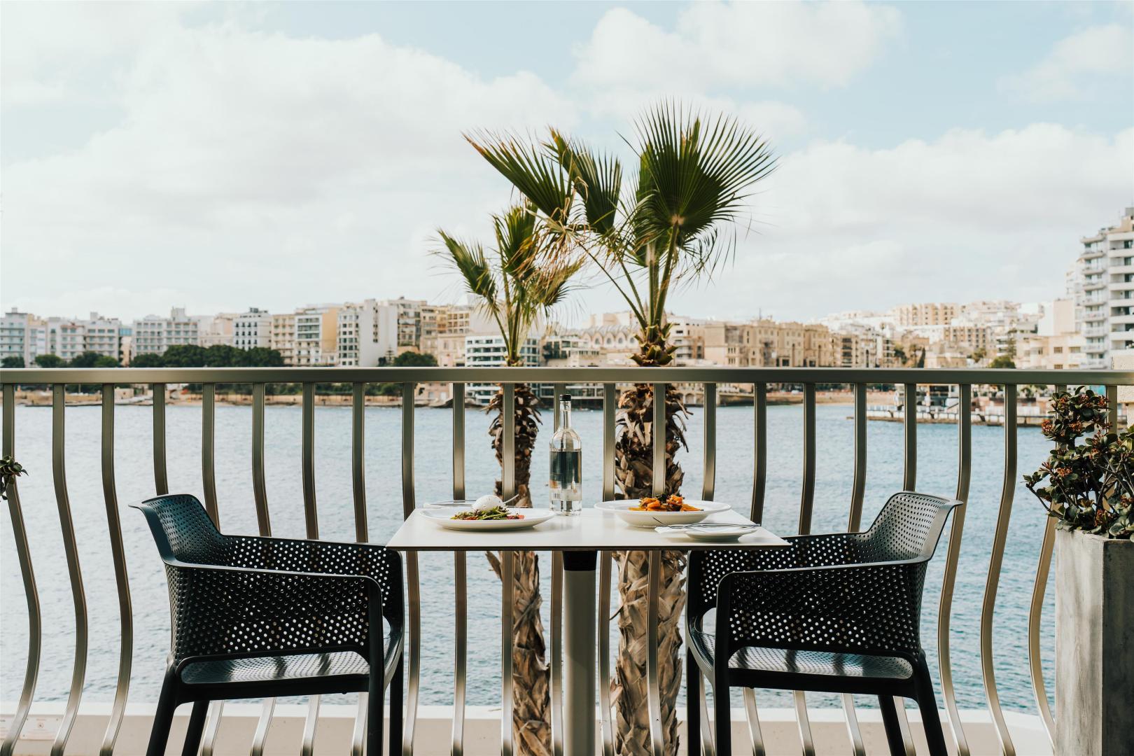Mediterraans hotelgebouw — Cavalieri Art Hotel