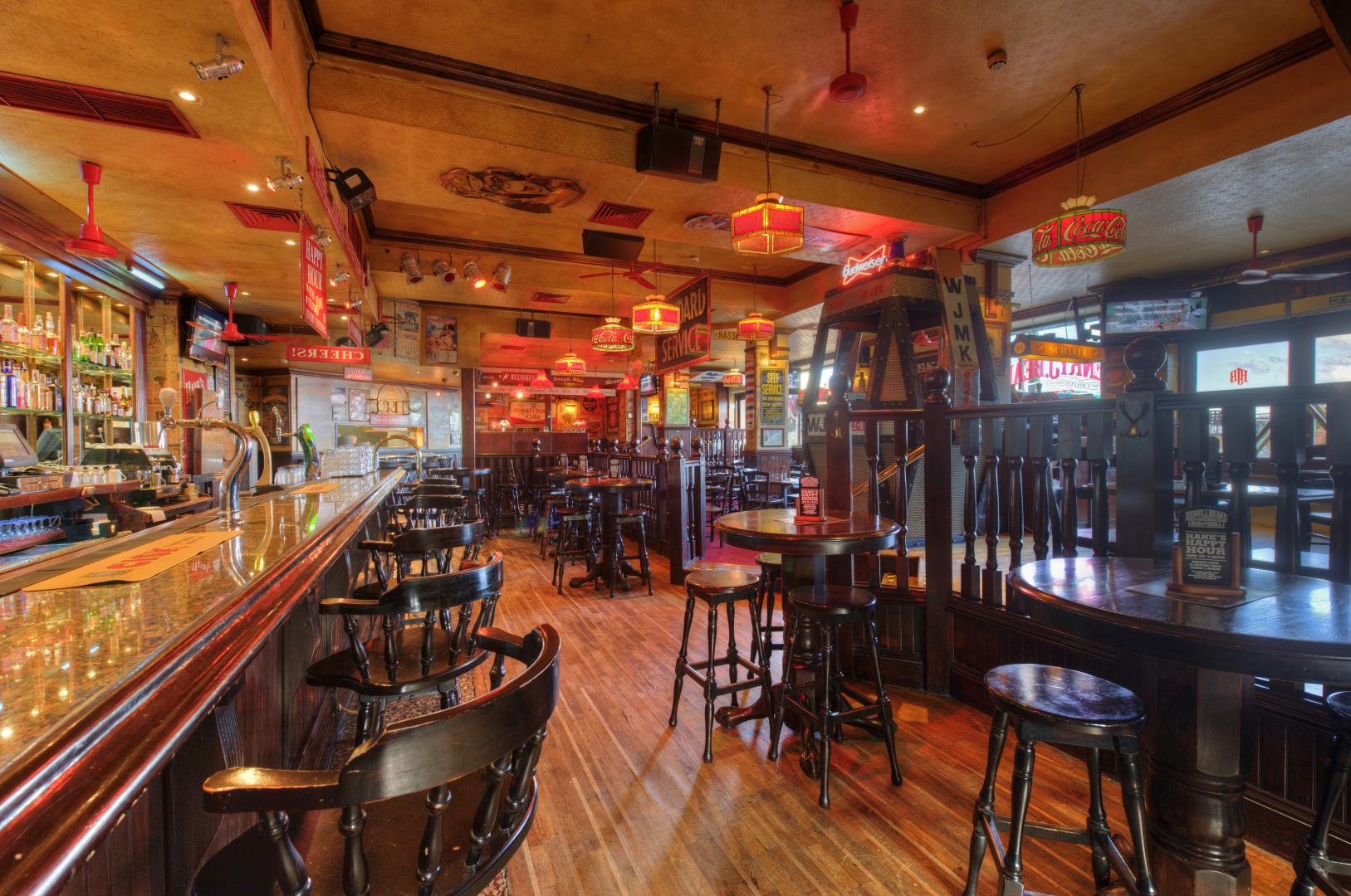 Bar met drankenselectie — Verdi St. Georges Bay Marina