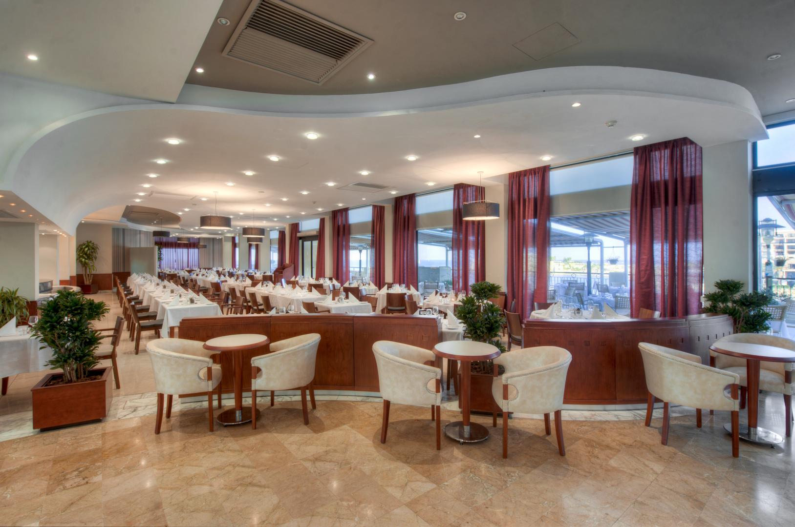 Restaurant met gedekte tafels — Verdi St. Georges Bay Marina