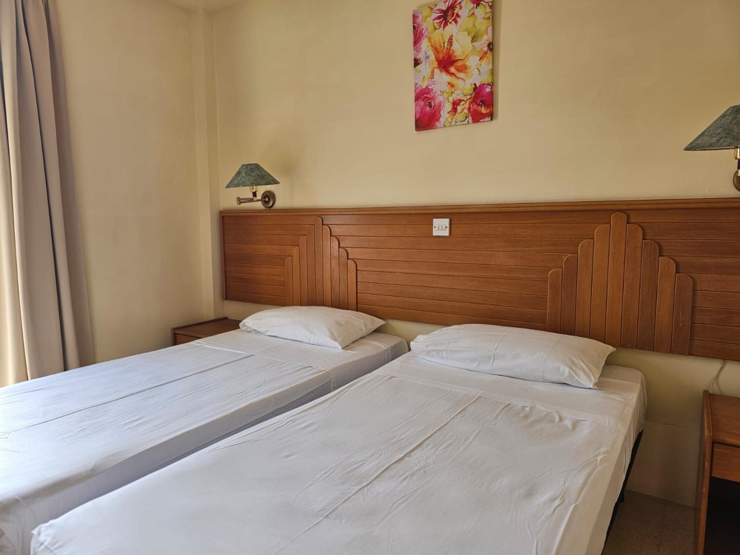 Kamer met tweepersoonsbed — Ambassador Hotel