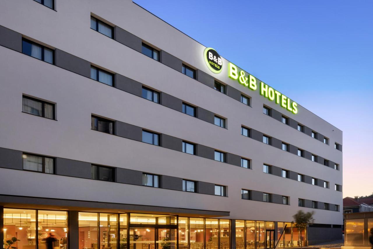 een impressie van de buitenkant van een hotel bij B&B HOTEL Viana do Castelo in Viana do Castelo