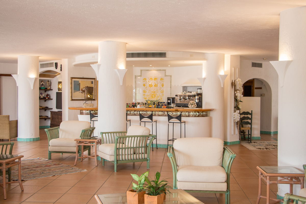 Lobby met receptie — Hotel Punta Est