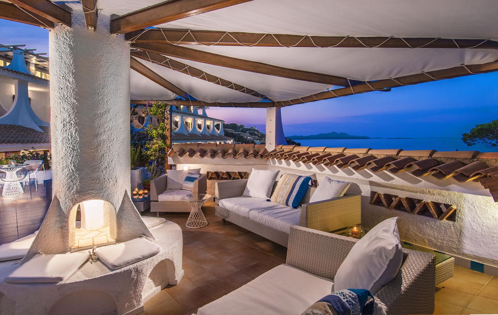 Zonsondergang vanaf het terras — Hotel Punta Est