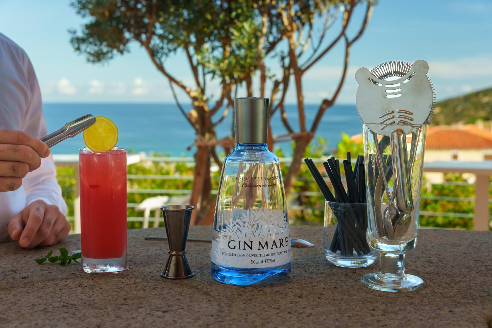 Bar met drankenselectie — Hotel Punta Est