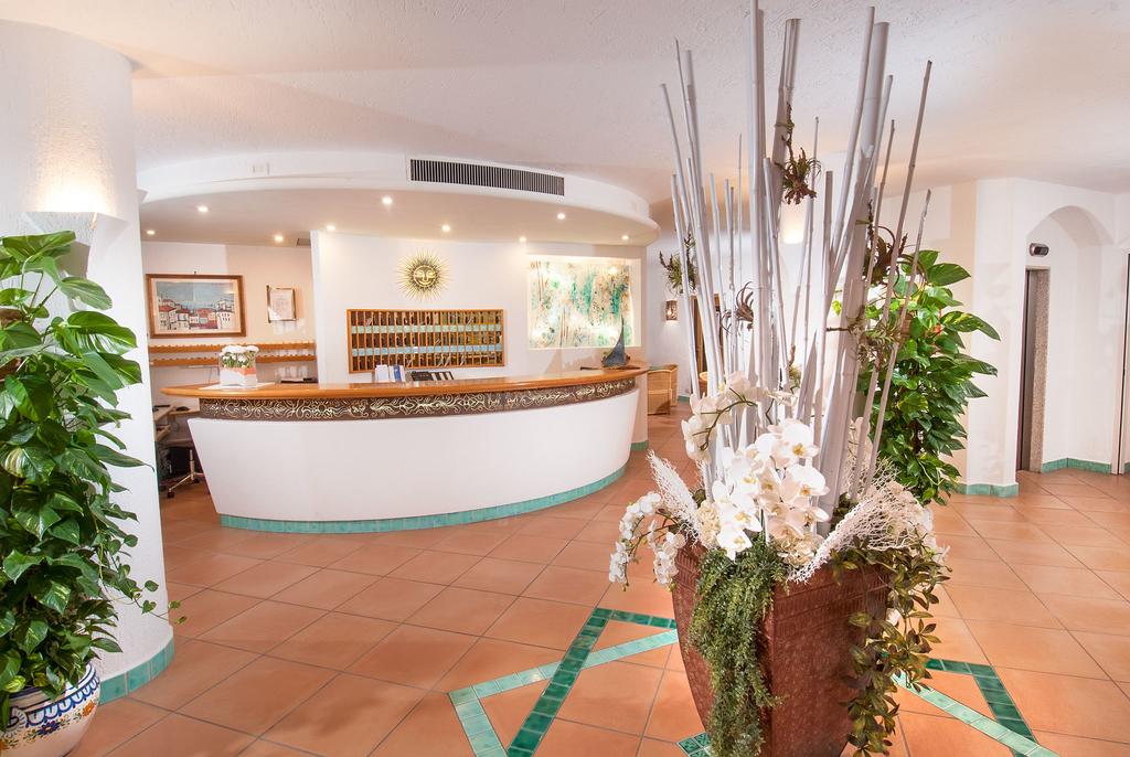 Lobby met receptie — Hotel Punta Est