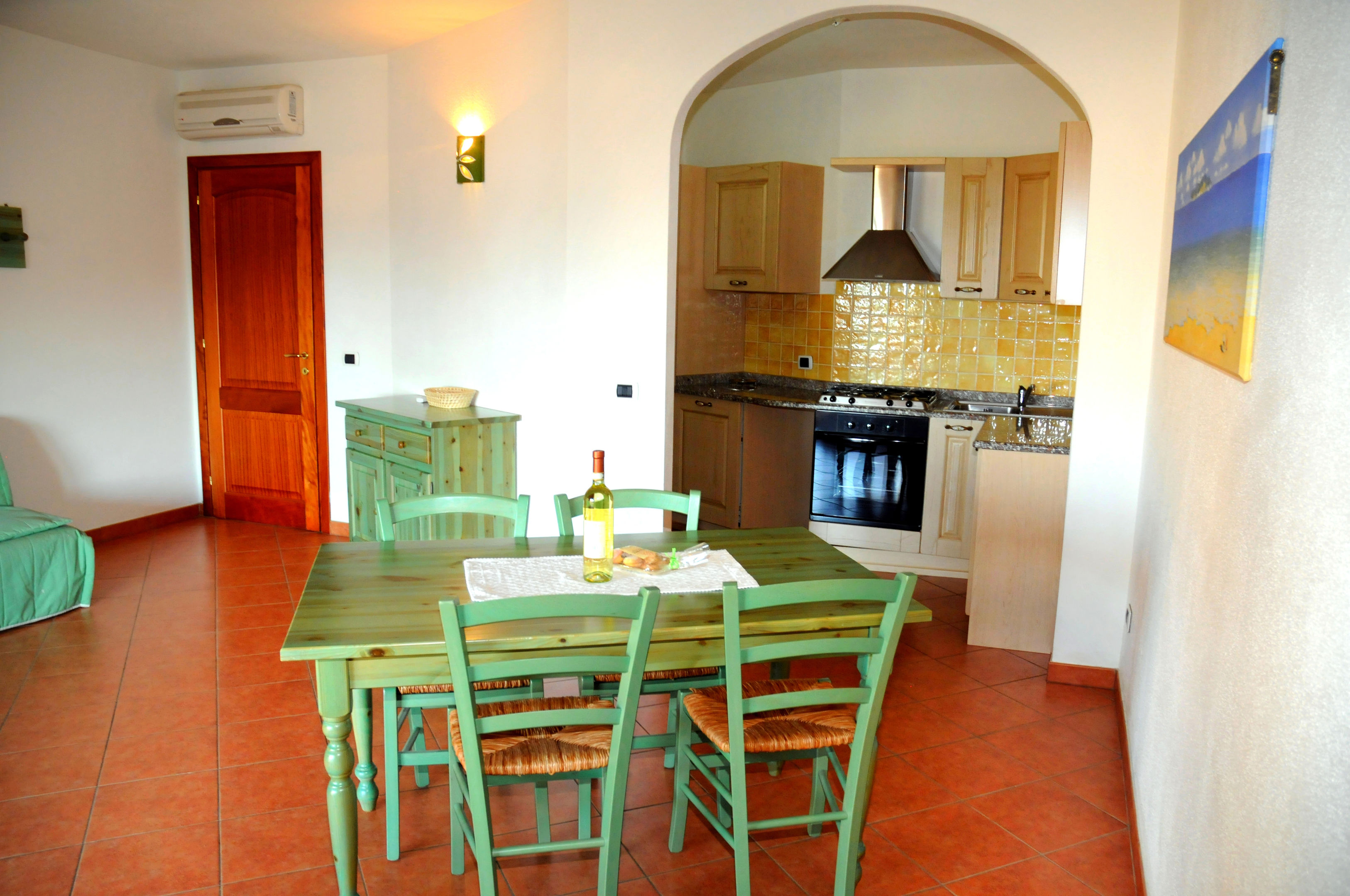 Restaurant met gedekte tafels — ISA-Residence