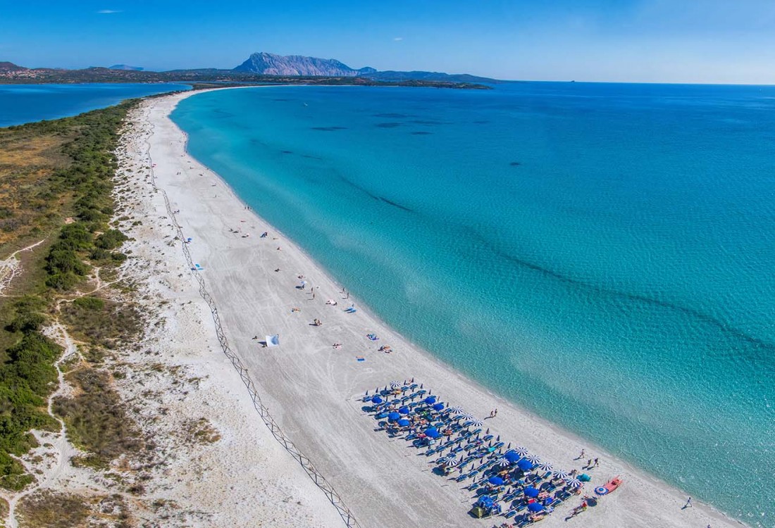 Wit zandstrand met turquoise water — ISA-Residence