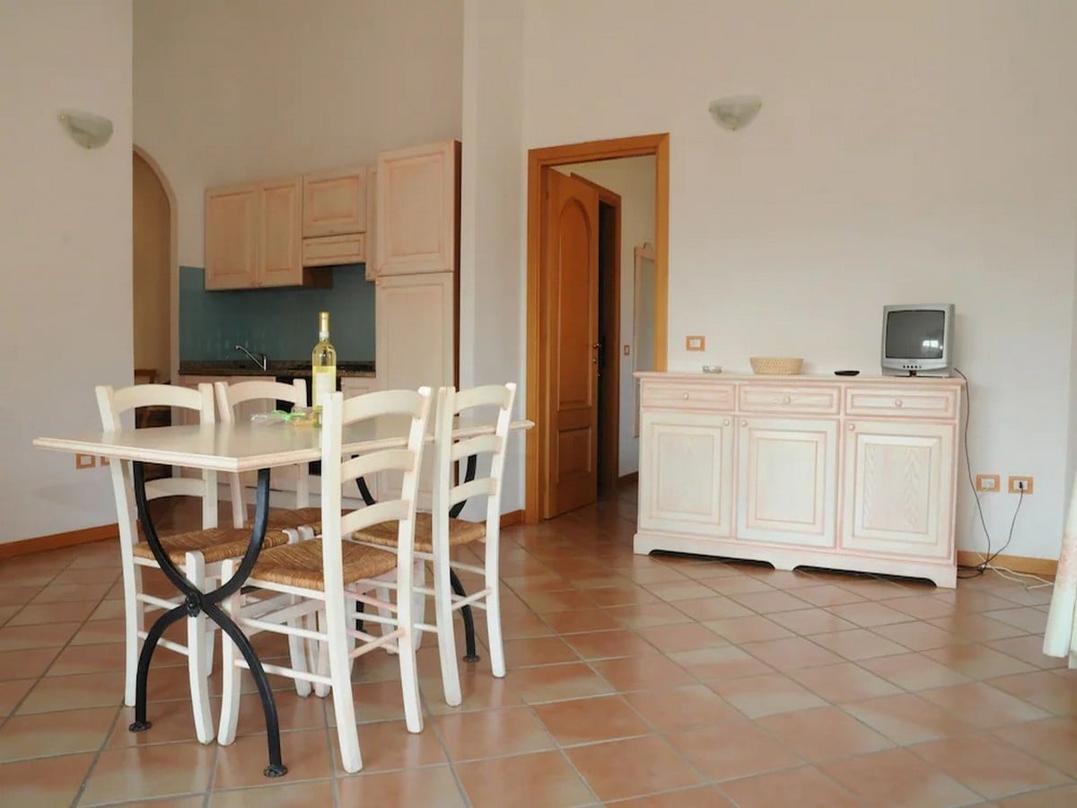 Restaurant met gedekte tafels — ISA-Residence